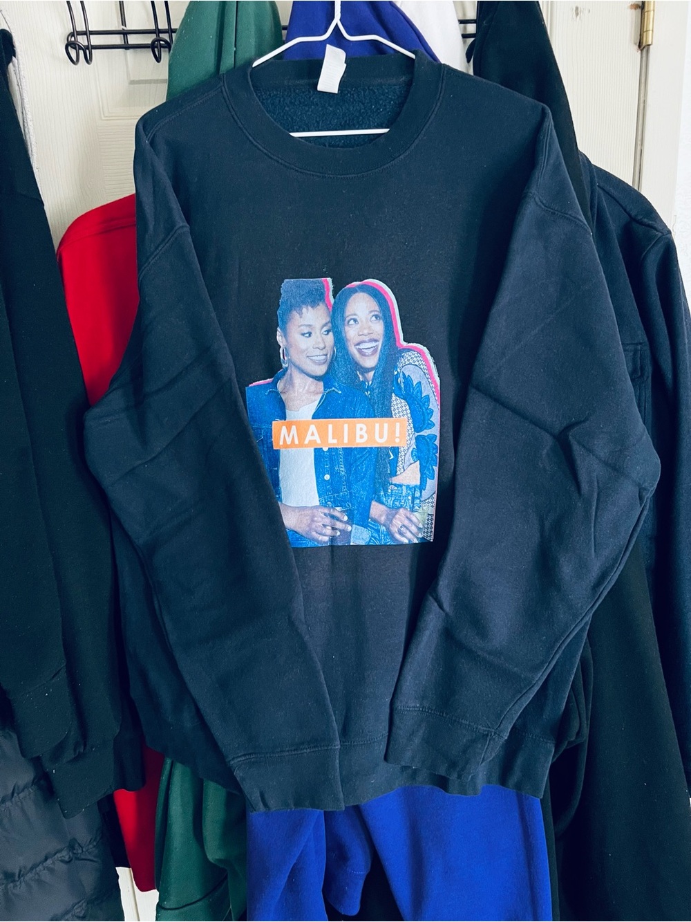 Insecure TV Show Malibu! Graphic Crewneck Sweatshirt - Navy Size XL